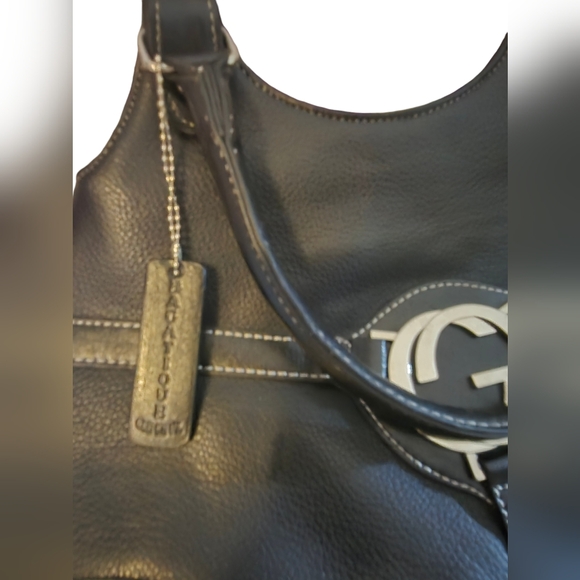 Bagatique Black Compact Hand Bag - Picture 2 of 5